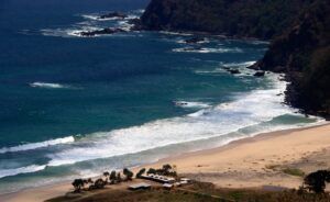 Pantai Modangan Malang: Menikmati Balutan Senja dan Paralayang yang Menawan 2 Suasana Pantai Modangan, Malang yang begitu indah. (Foto: BEN/Tugu Malang/Tugu Jatim)