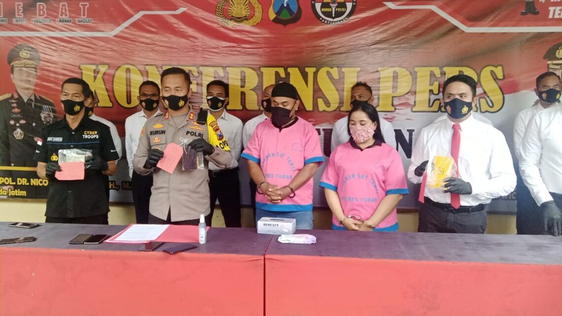 Tak Kapok, Pasutri Residivis di Tuban Kembali Curi Motor 5 Kapolres Tuban, AKBP Ruruh Wicaksono beberta jajarannya merilis kasus pencurian kendaraan bermotor yang melibatkan pasutri yang merupakan residivis. (Foto: Dokumen/Polres Tuban) tugu jatim