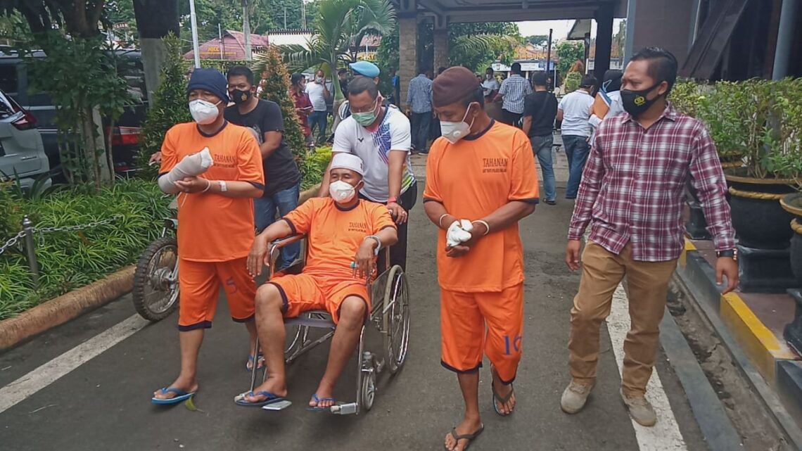 Kepala Dusun yang Bunuh Ayah-Anak di Malang Bermasalah sejak 2008 1 Tiga pelaku carok di Malang yang menewaskan 2 orang. (Foto: Rap/Tugu Malang/Tugu Jatim)