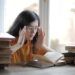Kehilangan Motivasi Belajar Selama Pandemi? Coba Terapkan 4 Hal Ini! 13 ilustrasi siswa yang jenuh selama belajar di rumah (Foto: pexels.com) tugu jatim