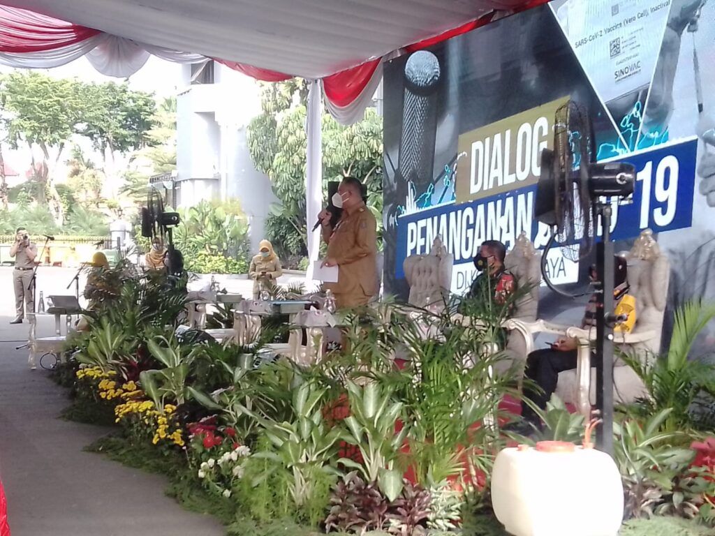 Dialog Penanganan COVID-19 yang dihadiri oleh jajaran Forum Komunikasi Pimpinan Daerah (Forkopimda) Surabaya untuk membahas evaluasi PPKM dan penerapan PPKM Mikro. (Foto: Rangga Aji/Tugu Jatim)