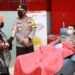 657 Anggota Polda Jatim Lakukan Screening Donor Plasma Konvalesen 9 Anggota Polda Jatim sedang melakukan screening donor plasma konvalesen di Palang Merah Indonesia (PMI) Kota Surabaya. (Foto: Kominfo Jatim) tugu jatim
