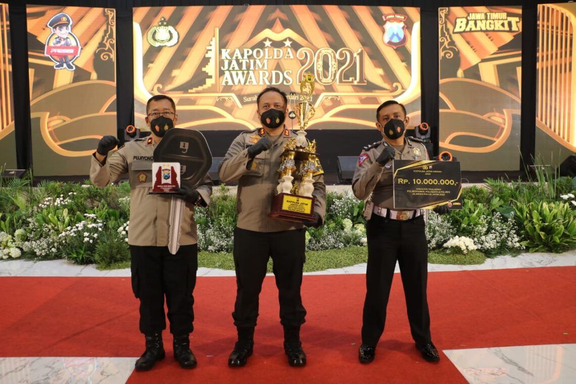 Polres Malang berhasil meraih sebagai Satwil terbaik di ajang Kapolda Jatim Award 2021. (Foto: Humas Polres Malang) tugu jatim