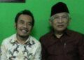 Budayawan Asal Kendal, Prie GS Meninggal Dunia akibat Serangan Jantung 4 Supriyanto GS (baju batik putih) bersama KH Ahmad Mustofa Bisri (baju merah). (Foto: Instagram resmi KH Ahmad Mustofa Bisri @s.kakung) tugu jatim