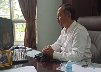 Rektor UIN Maulana Malik Ibrahim Malang, Prof Dr Abd Haris M Ag mengisi sambutan melalui Zoom Cloud Meeting di agenda ‘Goes to Campus: Pelatihan Jurnalistik dan Fotografi’, Senin (22/02/2021). (Foto: Dokumen/Tugu Malang/Tugu Jatim)