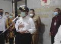 Menteri Koordinator Bidang Pembangunan Manusia dan Kebudayaan (Menko PMK) Republik Indonesia, Muhadjir Effendy, di Unit Tranfusi Darah Palang Merah Indonesia (PMI) Kota Surabaya, Selasa (16/02/2021). (Foto: Rangga Aji/Tugu Jatim)