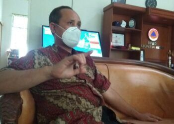 Kepala Pelaksana (Kalaksa) BPBD Kabupaten Kediri, Slamet Turmudi menjelaskan bahwa 6 kecamatan di Kabupaten Kediri rawan bencana. (Foto: Noe/Tugu Jatim)
