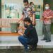 Keren, SMK YPM 11 Wonoayu Ciptakan Alat Cuci Tangan Otomatis Bersensor Elektronik 12 Ibrahim Khalilullah (siswa yang memakai baju hitam) dan Khoirul Muhlisin (siswa yang memakai baju motif kotak-kotak) sedang mencoba alat cuci tangan sensor. (Rangga Aji/Tugu Jatim) SMK YPM 11 Wonoayu, alat cuci tangan otomatis sensor elektronik