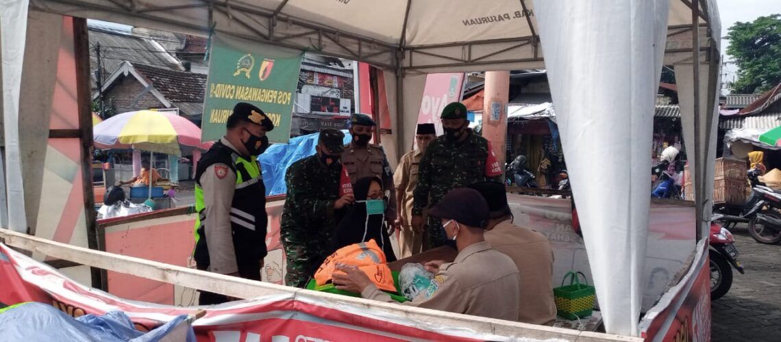 18 Orang Langgar Prokes di Pasuruan, Sanksi Sosial DIberikan 5 Operasi yustisi dan sosialiasi yang rutin dilakukan oleh Kodim 0819 Pasuruan dan juga petugas gabungan lain di Pasuruan. (Foto: Dokumen/Kodim Pasuruan) tugu jatim
