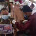 Kasatpol PP Kabupaten Tuban, Hery Muharwanto saat divaksin Sinovac, Rabu (24/2/2021). (Foto: Moch Abdurrochim/Tugu Jatim)