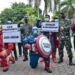 Superhero Kawal Jenderal Bintang Dua Bagi-bagi Masker di Pasuruan 8 Para superhero yang turut mengawal Pangdam V/Brawjaya saat melakukan kunjungan ke Kodim 0819 Pasuruan. (Foto: Dokumen) tugu jatim