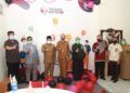 CEO Tugu Media Group, Irham Thoriq (paling kiri) bersama para tokoh dan pejabat seperti Wali Kota Malang, Sutiaji dan Motivator Nasional Dr Aqua Dwipayana. (Foto: Dokumen/Tugu Malang/Tugu Jatim) ulang tahun HUT Tugu malang