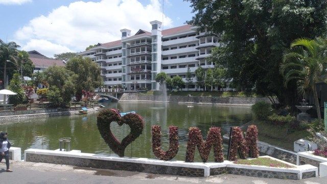 Universitas Muhammadiyah Malang (UMM) sukses dinobatkan menjadi kampus Islam terbaik di dunia tahun 2021 versi UniRank. (Foto: Dokumen/UMM) tugu jatim