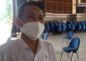Kepala Dinas Koperasi, Perindustrian dan Perdagangan (Diskoperindag) Kabupaten Tuban, Agus Wijaya saat ditemui Tugu Jatim, Rabu (10/2/2021). (Foto: Moch Abdurrochim/Tugu Jatim)