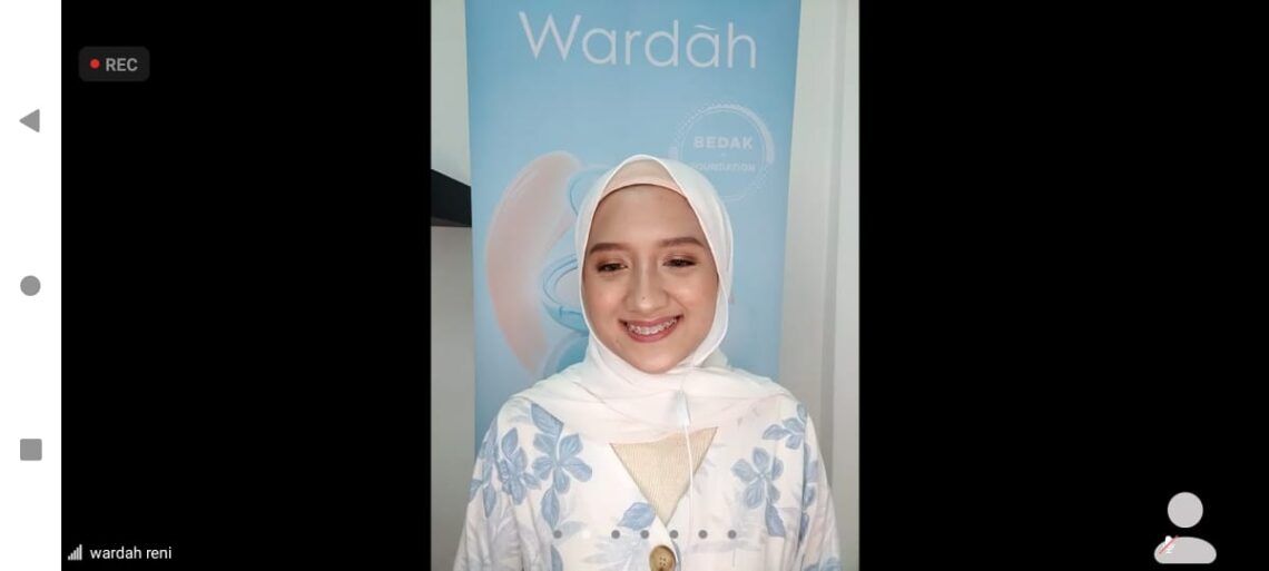 Beri Tip Kecantikan, Wardah x Tugumalang.id Gelar Kelas Make-Up Virtual 1 Kelas kecantikan secara virtual yang digelar Tugumalang.id (Tugu Malang) bersama Wardah. (Foto: Dokumen/Tugu Jatim)