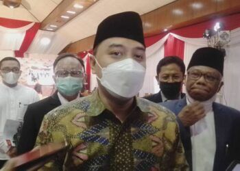 Wali Kota Surabaya Eri Cahyadi di Gedung Graha Widya lantai 2 saat Acara Wisuda le-122 Untag pada Sabtu (27/03/2021). (Foto: Rangga Aji/Tugu Jatim)