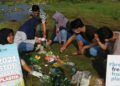 Komunitas lingkungan Envigreen Society menemukan banyak sampah plastik beragam merek di Waduk Karangkates, Kabupaten Malang. (Foto: Envigreen Society/Tugu Jatim)