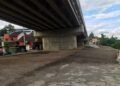 Lahan kosong yang berada di bawah Jembatan Kedungkandang ini rencananya bakal dibuat skatepark dan lapangan basket. (Foto:Azmy/Tugu Malang)