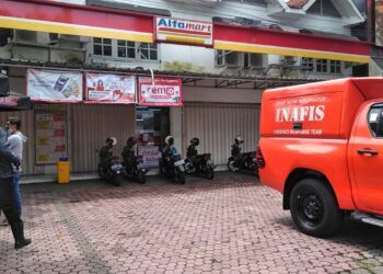 Tim Inafis Polresta Malang Kota saat olah TKP di toko ritel modern di Kecamatan Sukun, Kota Malang, Sabtu (06/03/2021). (Foto: Istimewa/Tugu Jatim)