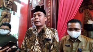 Ketua DPRD Kota Malang I Made Riandiana Kartika (tengah). (Foto: Azmy/Tugu Jatim)