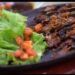 Kafe di Bojonegoro Ini Sajikan Sate hingga Olahan Serba Daging Kelinci, Mau Mencobanya? 10 Sate kelinci. (Foto: Mila Arinda/Tugu Jatim)
