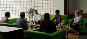 Sediakan 1.800 Vial Vaksin, Wali Kota Surabaya Kunjungi PDAM Surya Sembada untuk Meninjau Pelaksanaan Vaksinasi