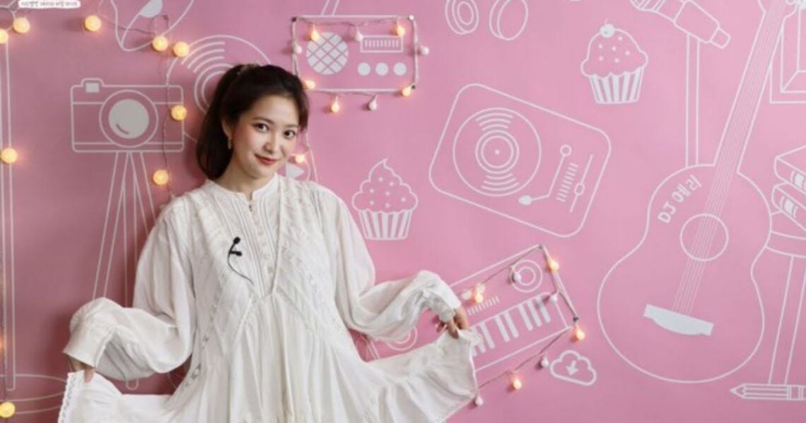 Penayangan “Yeri’s Room” Season 2 Dibatalkan 1 Yeri dalam acara Yeri’s Room. (Foto: koreaboo.com/Tugu Jatim)