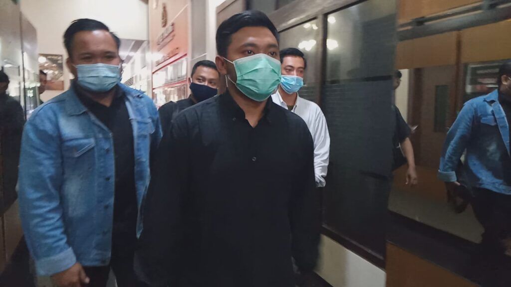 Fahmi Aziz selaku Presidium Fordamas saat melakukan pengaduan terkait video hoax Gus Idris ke Mapolres Malang.(Foto: Rap/Tugu Jatim)