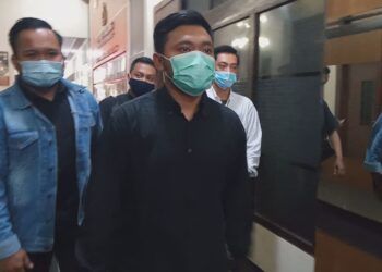 Fahmi Aziz selaku Presidium Fordamas saat melakukan pengaduan terkait video hoax Gus Idris ke Mapolres Malang.(Foto: Rap/Tugu Jatim)