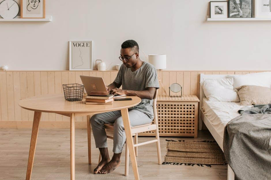 Ilustrasi work from home. (Foto: Pexels/Tugu Jatim)