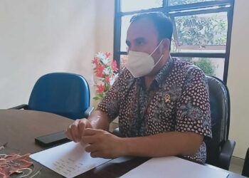 Humas PN Kepanjen Reza Aulia saat menjelaskan soal pembunuhan pengusaha ATK di Kabupaten Malang. (Foto: Rap/Tugu Jatim)