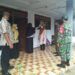 Lakukan Tracing, Babinsa Bulukandang Pasuruan Dampingi Petugas Puskesmas Lumbang 9 Babinsa Pasuruan mendampingi petugas Puskesmas Lumbang untuk melakukan tracing. (Foto:Dok/Tugu Jatim)