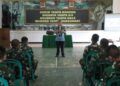 Saat Memotivasi, Dr Aqua Meminta Putra Letjen TNI Doni Monardo Sharing Pengalaman Masuk Akmil 3 Pakar Komunikasi dan Motivator Nasional Dr Aqua Dwipayana saat melaksanakan Sharing Komunikasi dan Motivasi di Batalyon Infanteri (Yonif) 405/Surya Kusuma Wangon, Kabupaten Banyumas, Jumat pagi (19/03/2021). (Foto: Dok/Tugu Jatim)