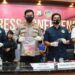 Kepala Bidang (Kabid) Humas Polda Jatim Kombes Pol Gatot Repli Handoko saat pers rilis tersangka pengedar sabu dan senjata api. (Foto: Rangga Aji/Tugu Jatim)