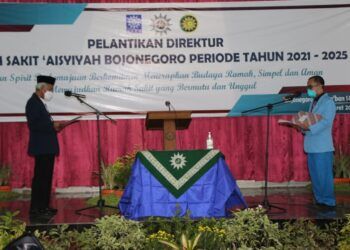 Pelantikan dr Tomy Oeky Prasiska menjadi direktur Rumah Sakit 'Aisyiyah Bojonegoro periode 2021-2025. (Foto: Humas Pemkab Bojonegoro/Tugu Jatim)