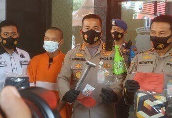 Sakit Hati Sering Diejek, Pembunuh Sahabat Sendiri di Malang Divonis 13 Tahun Penjara 2 M. Imron, terdakwa pembunuhan, saat digelarnya konferensi pers di Mapolresta Kota Malang, Rabu (09/09/2020). (Foto: Azmy/Tugu Jatim)