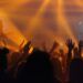 3 Konser Musik Paling Unik dan Populer di Indonesia 14 Ilustrasi antusiasme para penikmat musik semakin besar tiap tahunnya. (Foto: Unsplash) tugu jatim