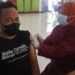 Hari Ini, Pemkab Tuban Vaksinasi Puluhan Jurnalis di Gedung Korpri 8 Salah satu jurnalis saat vaksinasi sinovac di Gedung Korpri Tuban. (Foto: Rochim/Tugu Jatim)
