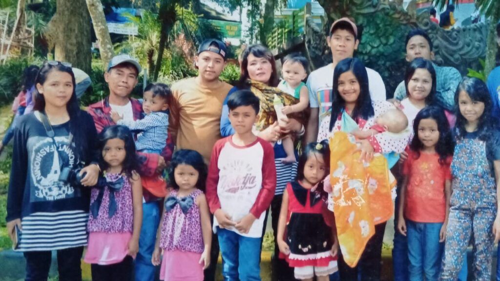 Pasangan suami istri di Kota Malang yang memiliki 15 anak dan viral. (Foto: Dok/Tugu Jatim)