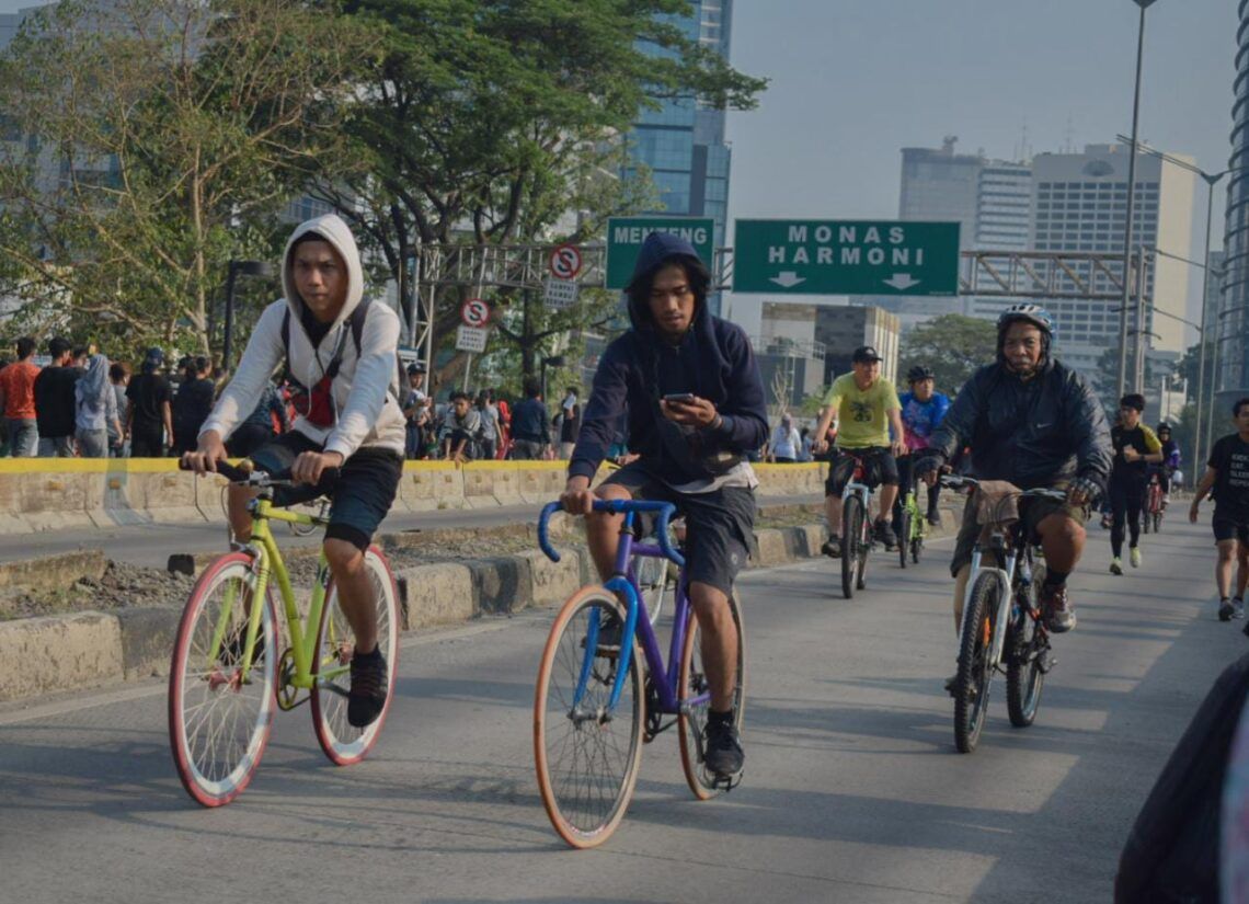 Ilustrasi warga yang bersepeda di Bundaran HI Jakarta sebelum adanya pandemi Covid-19. (Foto: Mila Arinda/Tugu Jatim)
