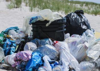 Ilustrasi sampah plastik/Unsplash