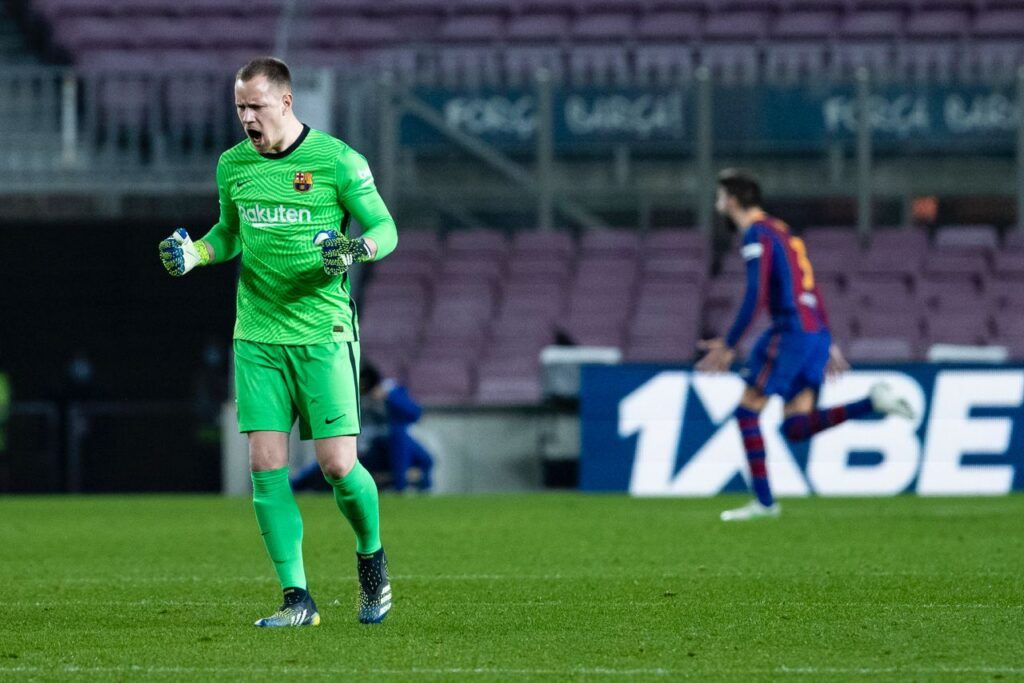 Marc Andre Ter Stegen tampak bersemangat saat clean-sheet pada laga leg ke-2 semifinal Copa Del Rey kontra Sevilla. (Foto: Twitter @fcbarcelona_id/Tugu Jatim)