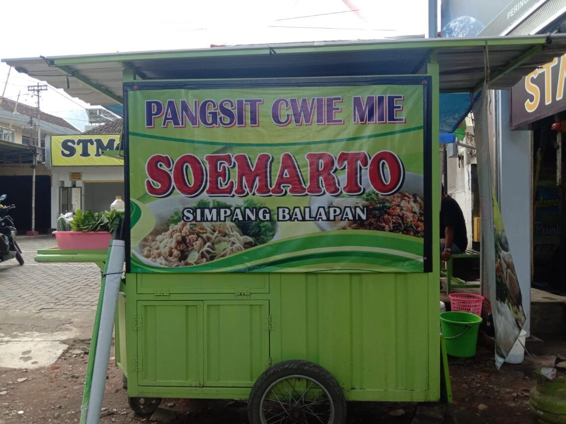 Pangsit Cwie Mie Soemarto di Jalan Jakarta, Kota Malang. (Foto: Feni Yusnia/Tugu Jatim)