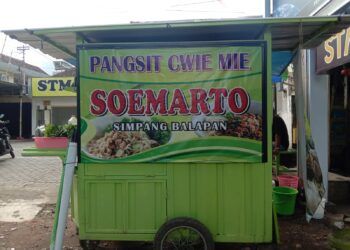 Pangsit Cwie Mie Soemarto di Jalan Jakarta, Kota Malang. (Foto: Feni Yusnia/Tugu Jatim)