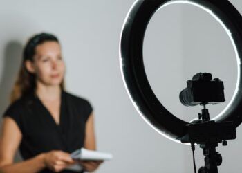 Ilustrasi Public Speaking. (Foto: Pexels/Tugu Jatim)