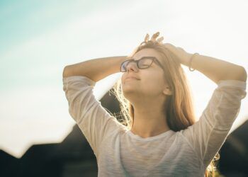 Ilustrasi bersikap tenang untuk menghindari stres. (Foto: Unsplash/Tugu Jatim)