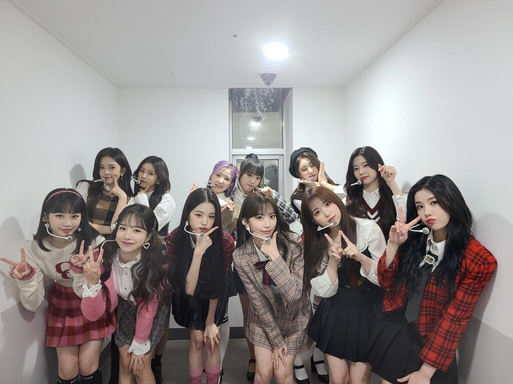 Girlgroup IZ*ONE. (Foto: Twitter @official_izone/Tugu Jatim)