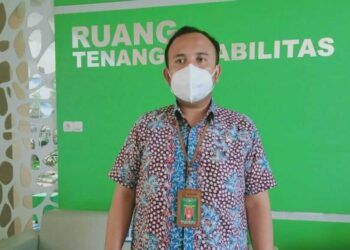 Humas PN Kepanjen Reza Aulia saat menjelaskan soal pembunuhan pengusaha ATK di Kabupaten Malang. (Foto: Rap/Tugu Jatim)