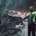 Jalur Malang - Kediri yang ambrol hingga sisa separuh jalan. (Foto : Dokumen/Polsek Pujon) tugu jatim tanah longsor