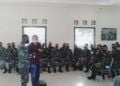 Pakar Komunikasi dan Motivator Nasional Dr Aqua Dwipayana ketika memberikan Sharing Komunikasi dan Motivasi di Yonif 315/Garuda Kota Bogor, Sabtu (13/3/2021). (Foto: Dokumen)